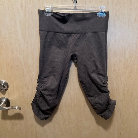 Lululemon capris - Picture 3 of 5